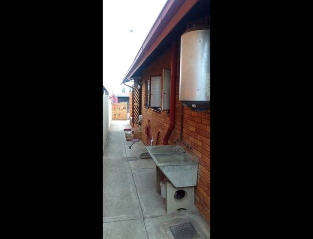 3 BEDROOM HOUSE FOR SALE IN PROTEA NORTH